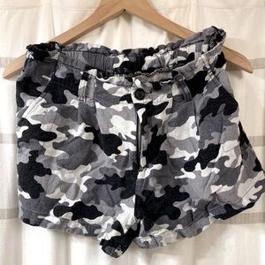 Size medium black and white camo shorts
